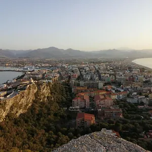Milazzo: La Porta Delle Eolie Frühstückspension