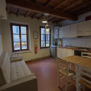  Appartamento Traditional Florentine 1br Close To Piazza Santa Croce Italia